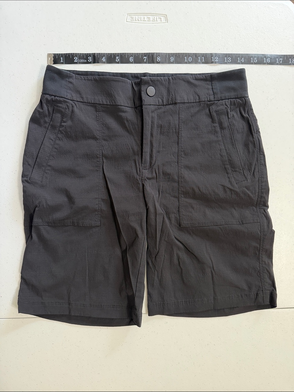 Athleta Black Trekkie Bermuda 2.0 Shorts Size 4